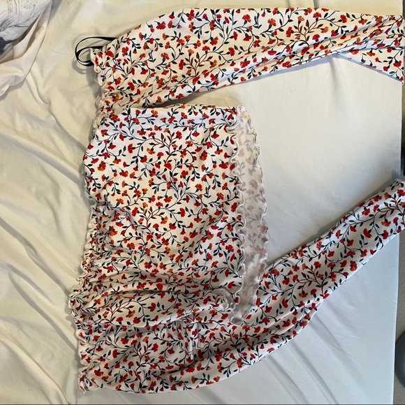 Forever 21 Off the Shoulder Top - Picture 2 of 4